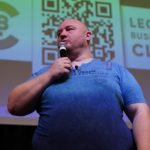 – alt: Андрей Пережогин проводит системный анализ организационной структуры команды на консультации – alt: Схема функциональных зон бизнеса после перестройки по методу координации потоков – alt: Предприниматель принимает решение об остановке запуска для укрепления структуры